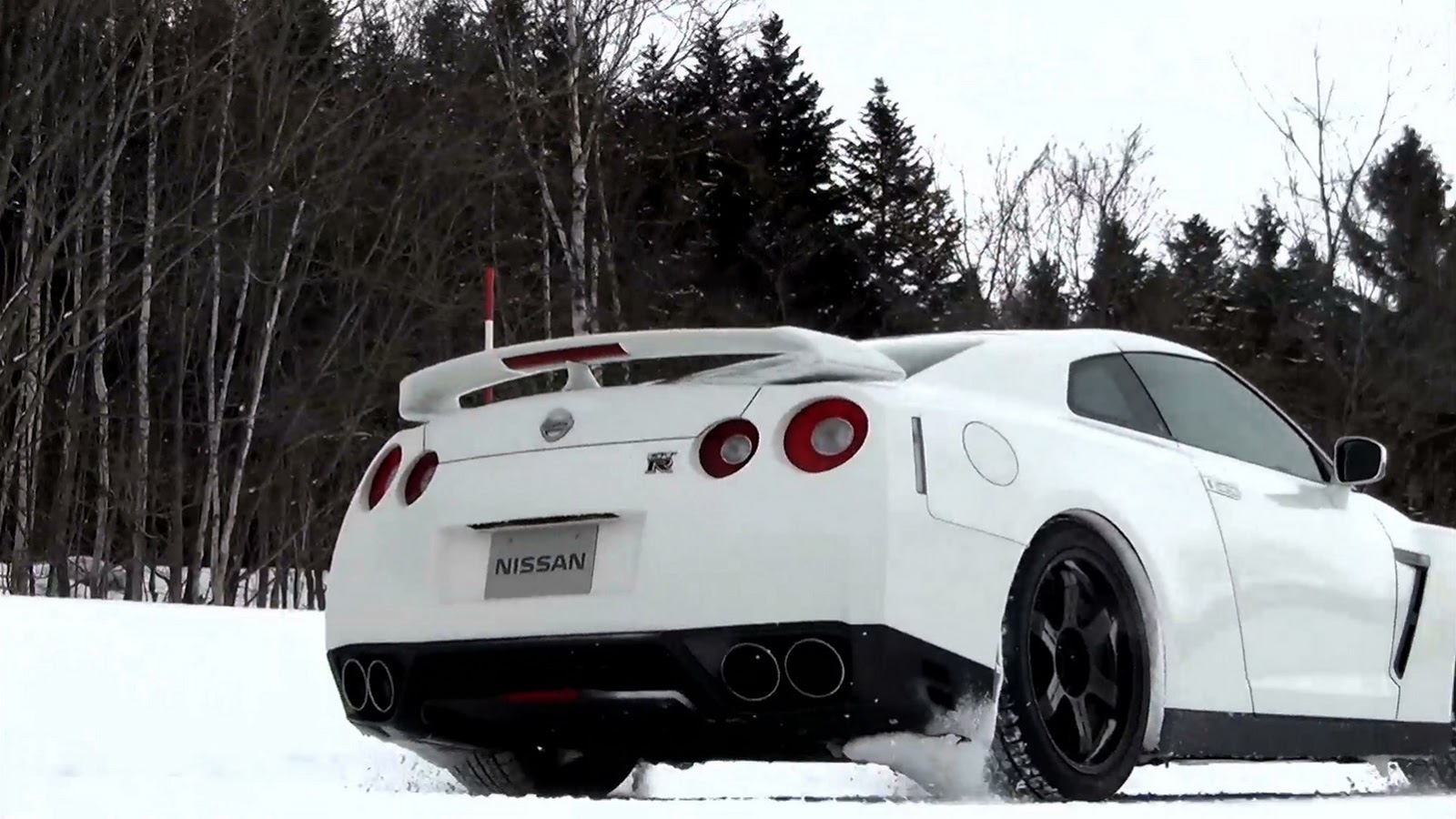 Is the nissan 370z good in snow
