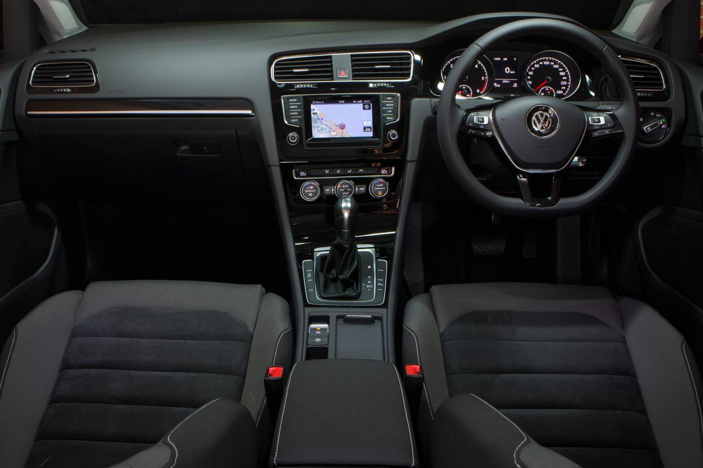 2014-Volkswagen-Golf-Wagon-interior - ForceGT.com