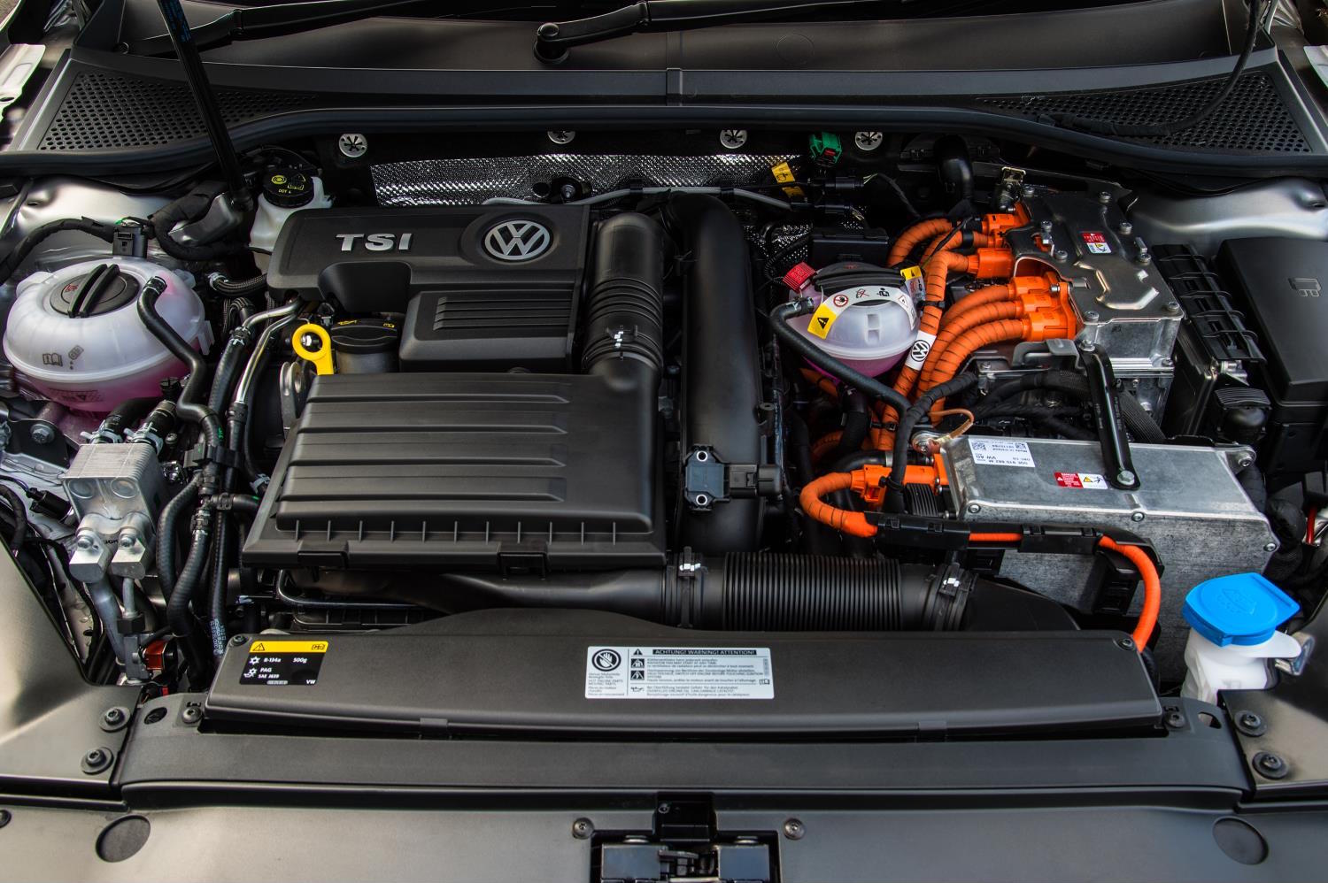 Volkswagen Passat GTE plug-in hybrid goes on sale in the UK - ForceGT.com